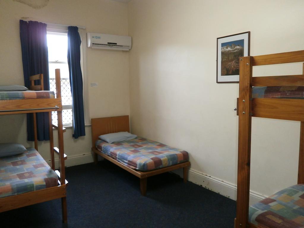 Хостел Launceston Backpackers Экстерьер фото